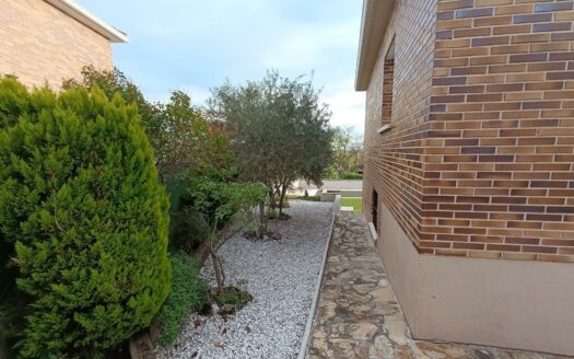 EXP07391, CHALET INDEPENDIENTE CON PISCINA Y AMPLIO JARDIN, Valdepielagos, MADRID