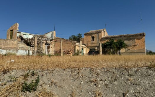 EXP08331, «5.000 m. Terreno con Cortijo histórico con gran potencial en Baza, Granada: Ideal para inversores», Baza, GRANADA