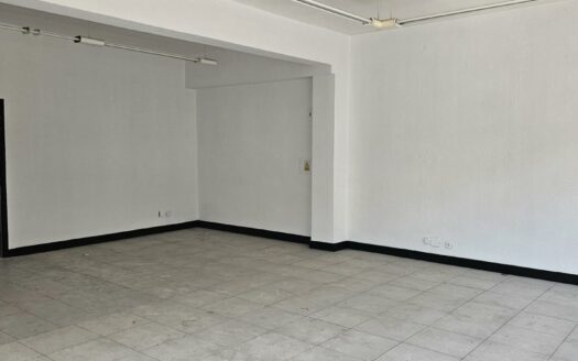 EXP07384, ¡Local Comercial en el Centro de Leioa! Espacio Diáfano con Gran Escaparate, Leioa, VIZCAYA