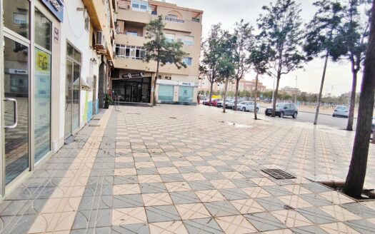 EXP08506, Se vende local comercial completamente reformado en Avenida Juan Carlos I, Roquetas de Mar, ALMERIA