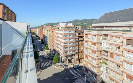 EXP08421, Ático reformado con vistas al Monte Naranco en el centro de Oviedo, Oviedo, ASTURIAS