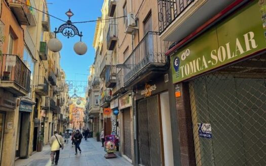 EXP08661, Casa de 3 plantas con local comercial en el centro comercial de Valls, Valls, TARRAGONA