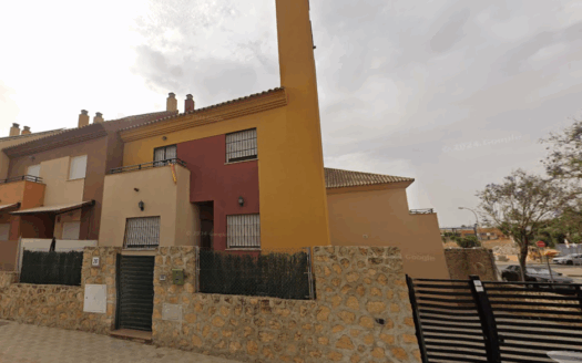 ¡Oportunidad única en Olivar de Quintos en Dos Hermanas! Adosado